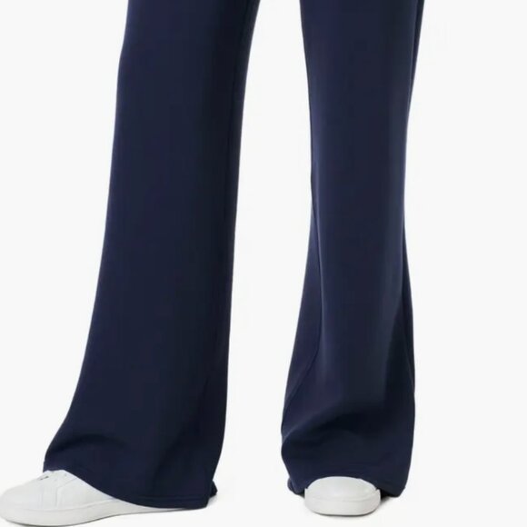 Air Essential Wide Leg Pant - Picture 2 of 3